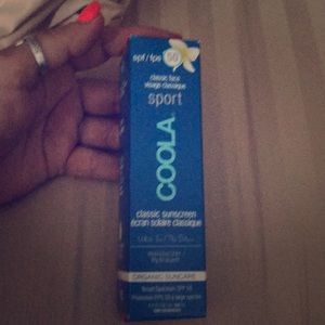 Brand new never been opened box! Cools sunscreen!